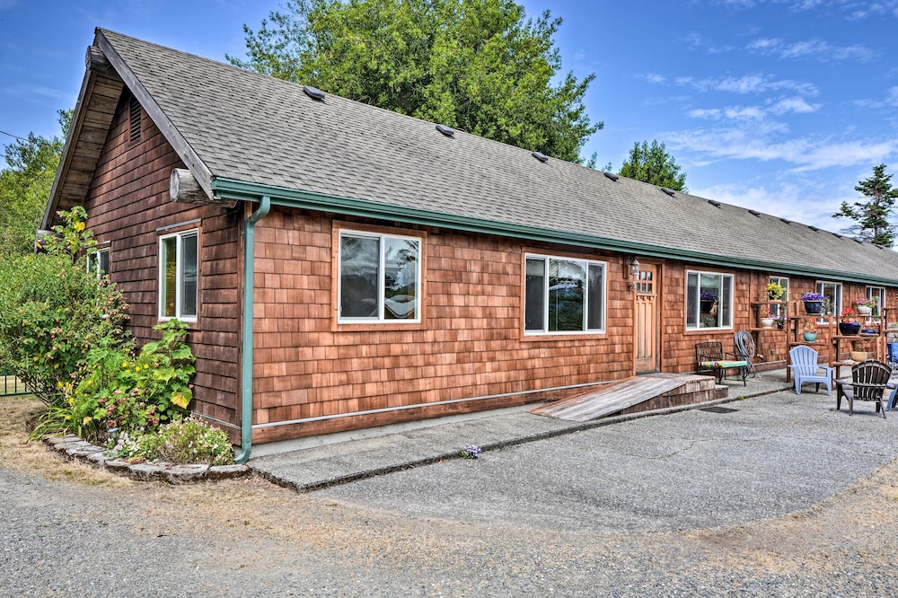 Gold Beach Apartment w/ Activities - 2 Mi to Ocean view 5