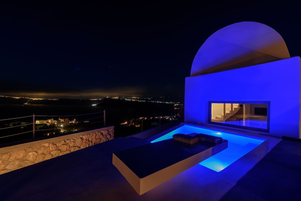 Earino Suites & Villas