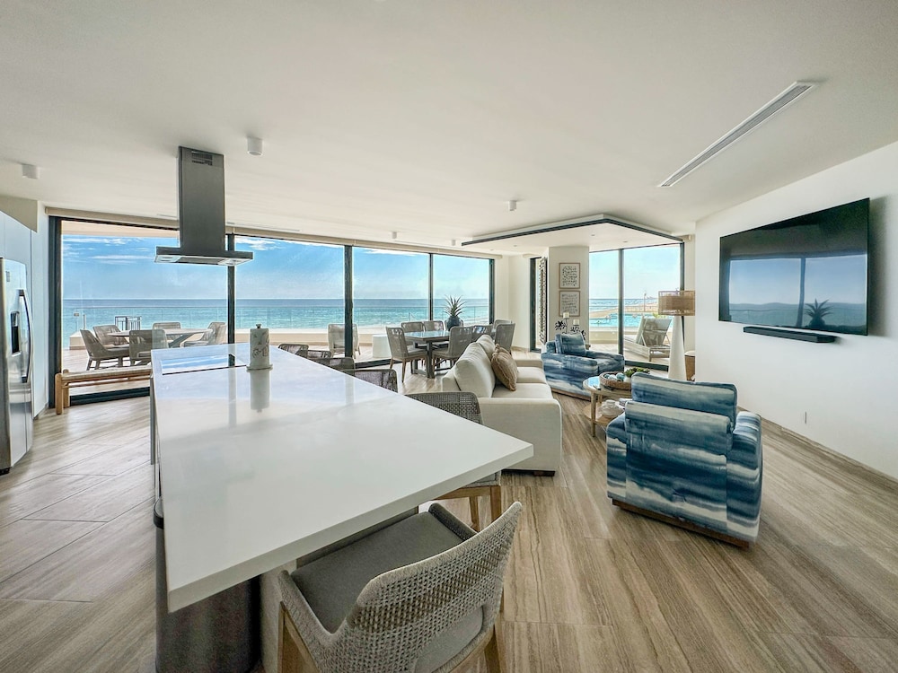 3BR Ground Floor Condo With Direct Pool Access
