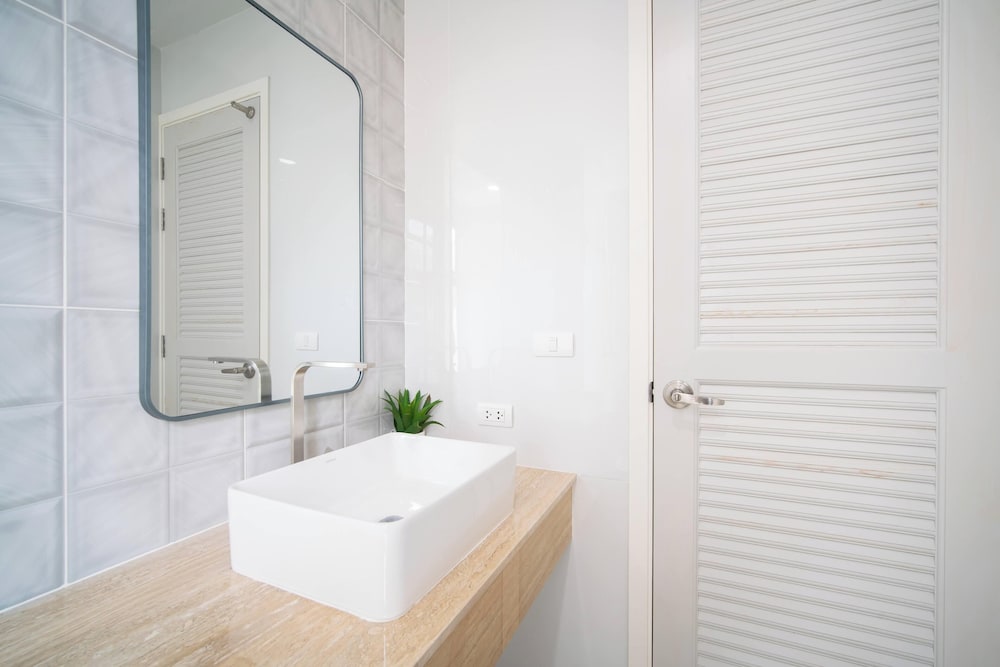 Classic Modern Pool Villas Rawai 3BR