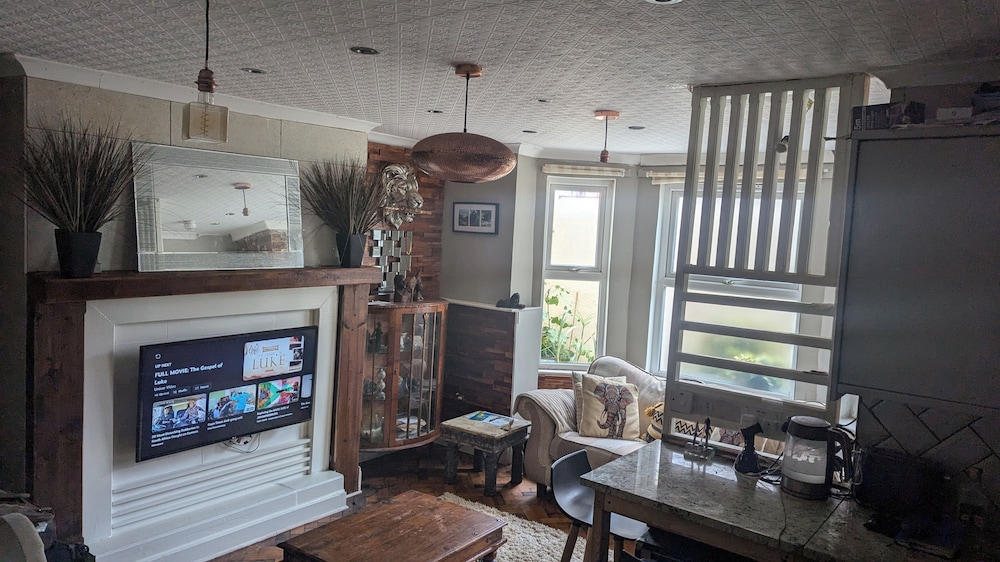 Folkestone - 1BR Apartment - Sauna - Pet Friendly view 3