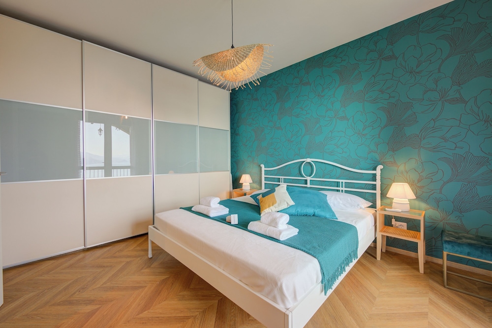 Pandora Lake View Stresa view 3