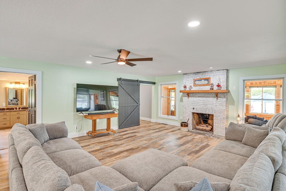 Private Indoor Hot Tub: Fish & Boat on Sylvan Lake