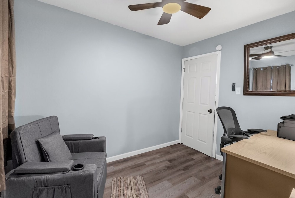 Cozy 2BR Home: With Lake Access & Work Space