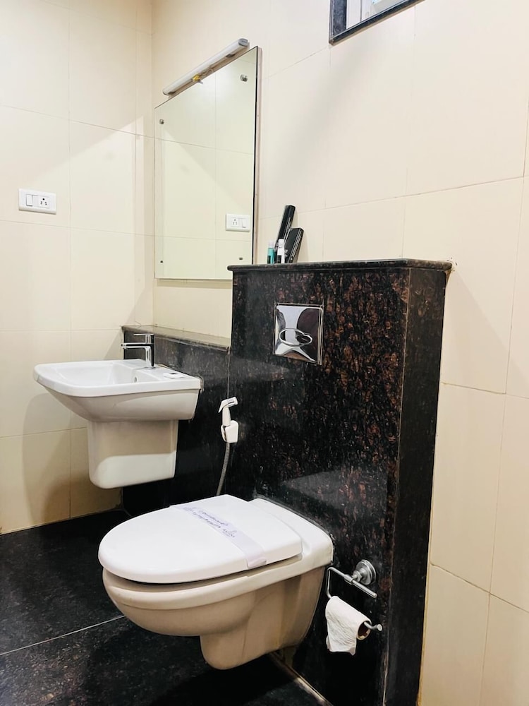 PLA RATHNA RESIDENCY