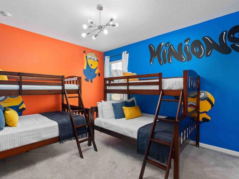 Super Blue- Sleeps 24 w Pool Movie Loft