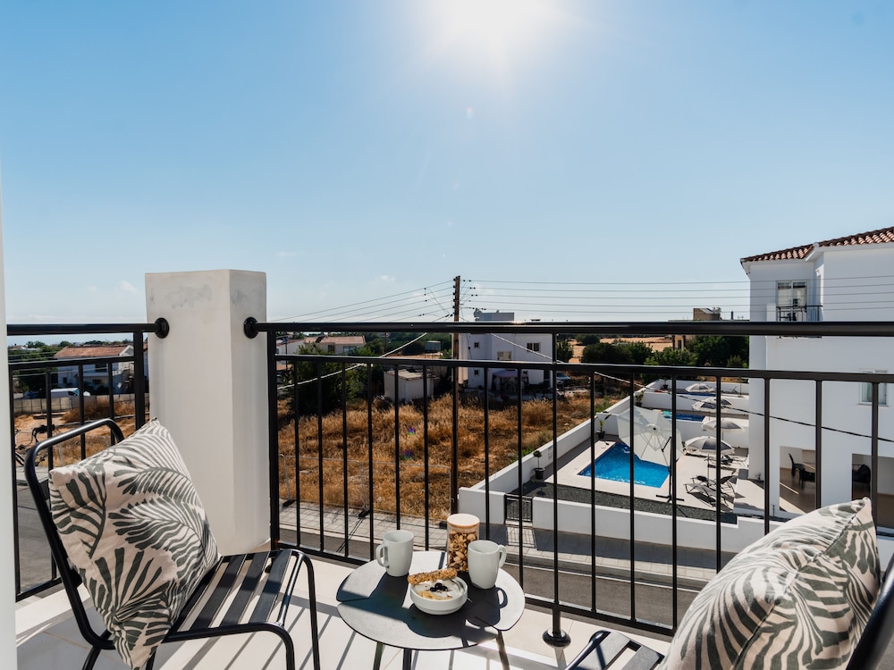 Sanders White Mountains - Popular Villa With Pool