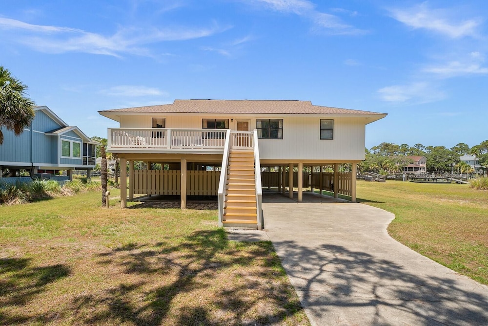 Coastal Charm With Canal Views - 419 Tarpon Blvd, Fripp Island