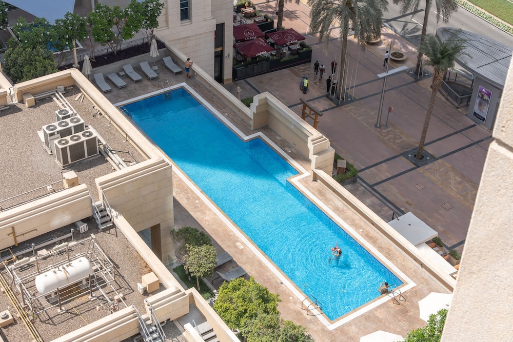 1 Bedroom and Situated Near Burj Khalifa and Dubai Mall