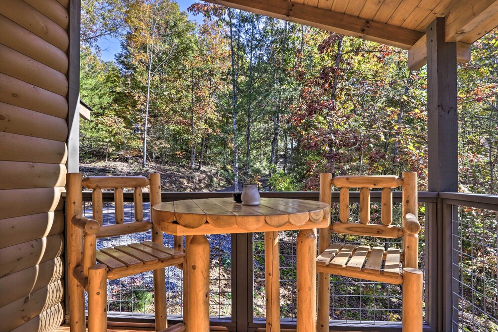 Pigeon Forge Cabin w/ Hot Tub: 1 Mi to Parkway view 4