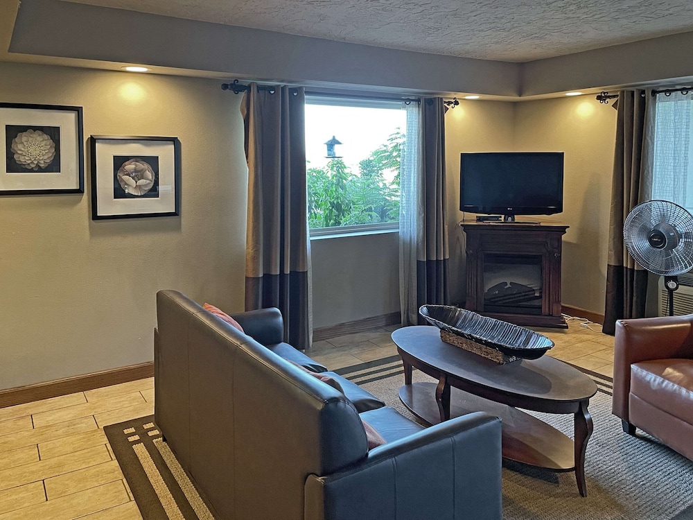 Quality Inn Clinton North