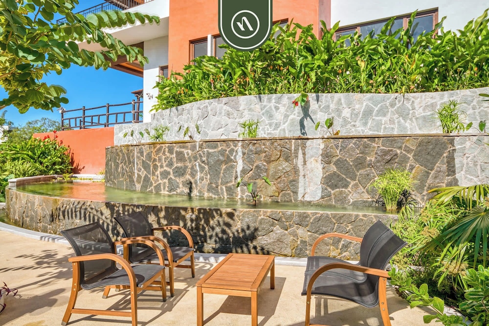 Tasteful Condo Near Romantic Zone - Pool