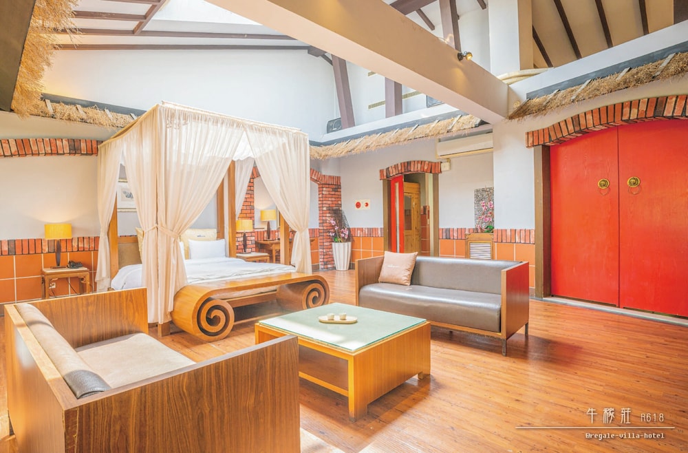 Regale Villa Hotel
