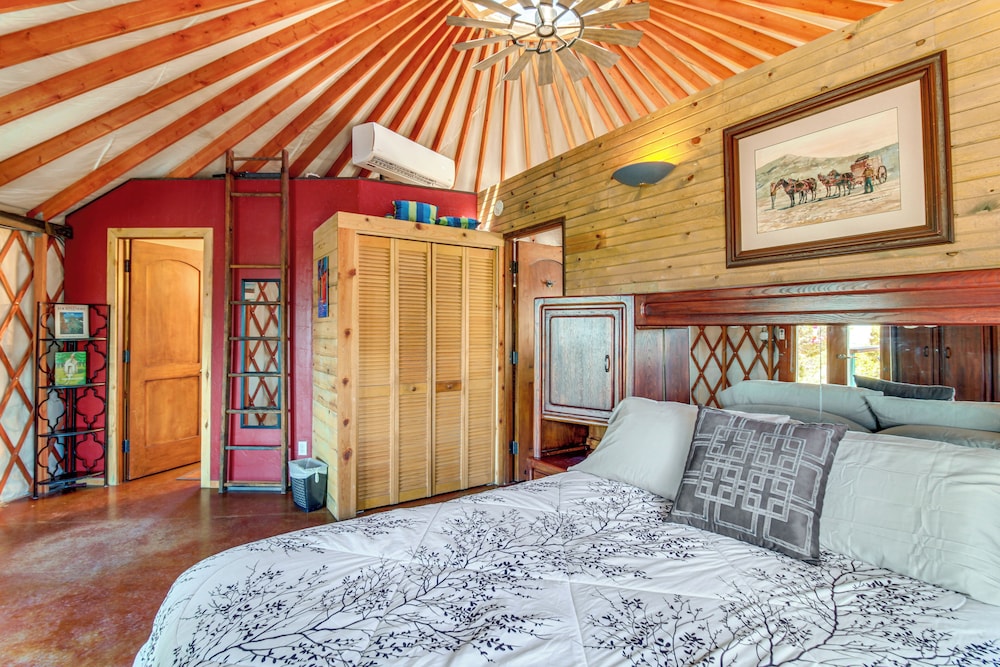 Mountainside Yurt w/ Views < 3 Mi to Black Canyon! view 3
