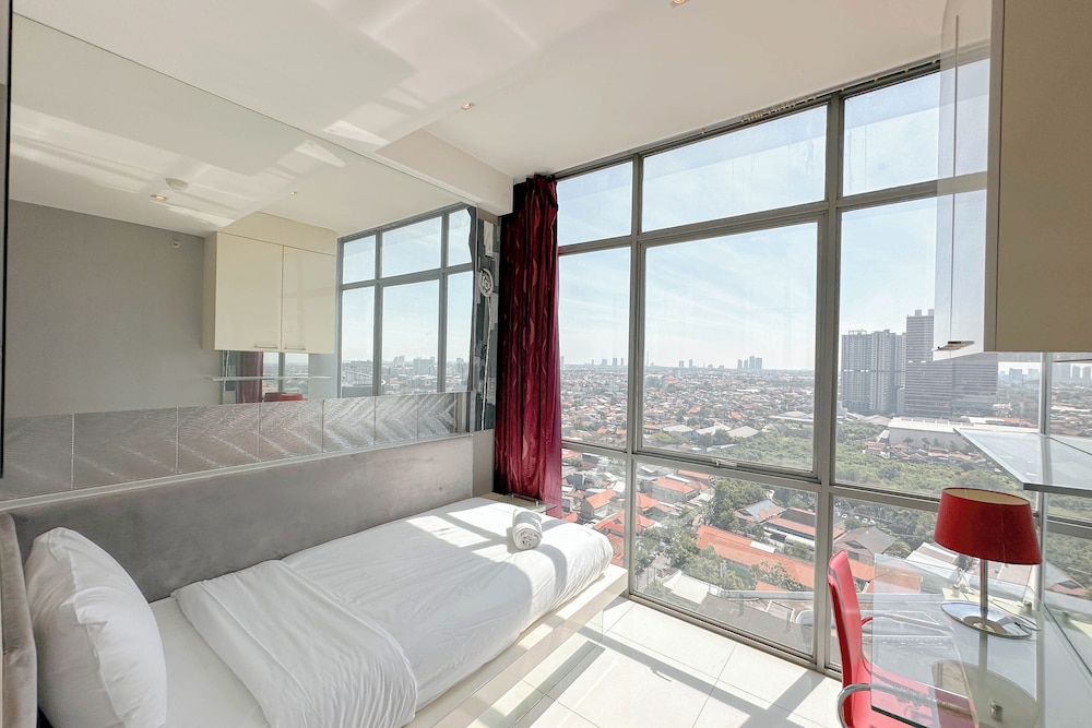 Spacious And Comfortable Living 3Br Apartment At Aryaduta Residence