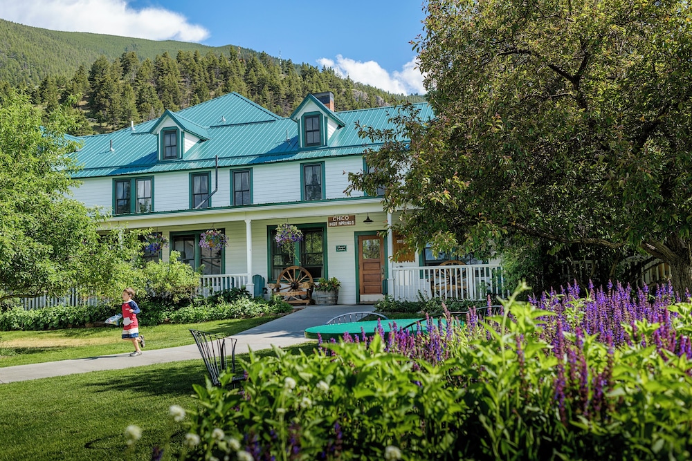 Chico Hot Springs Resort & Day Spa