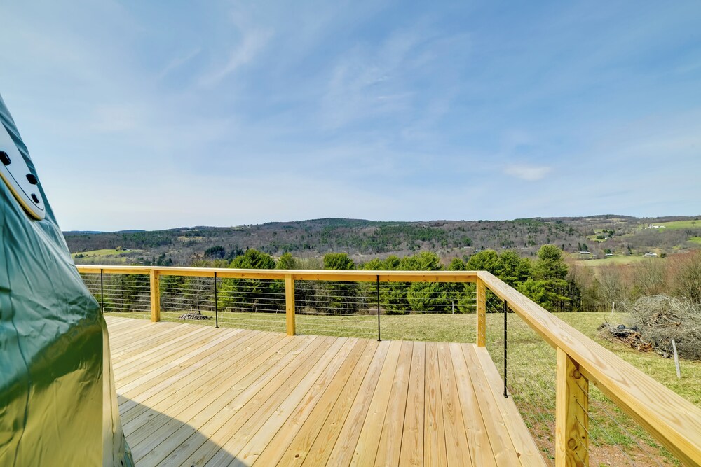 The Bear Dome w/ Barrel Hot Tub in Franklin!