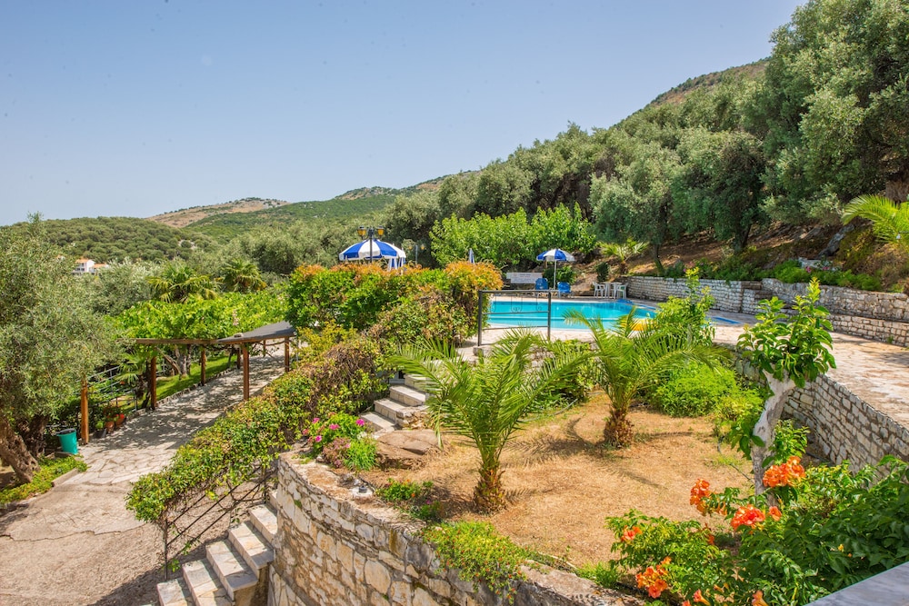 Dionysos Apartments