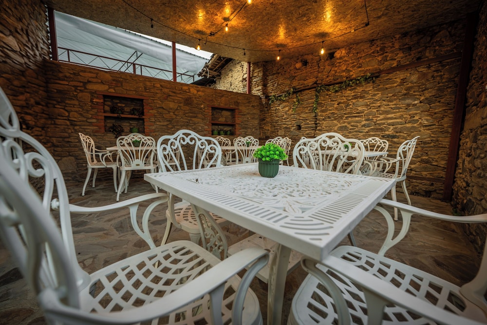FLORA BİRGİ TAŞ KONAK