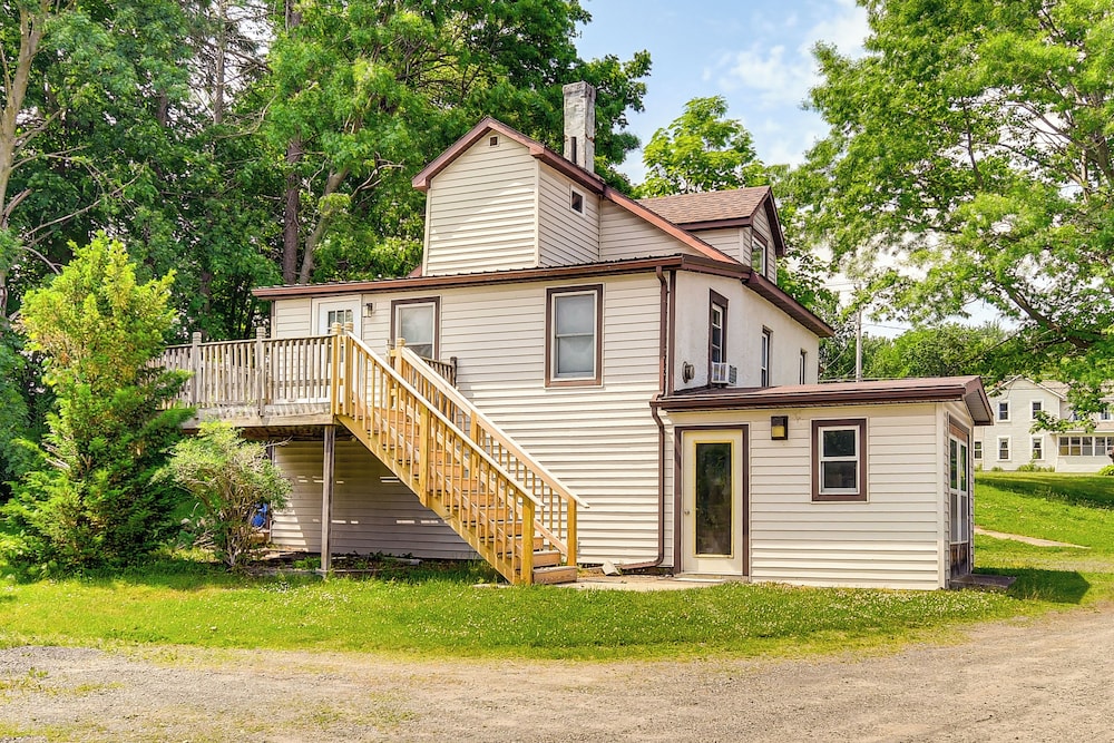 3 Mi to Seneca Lake: Couple's Apt w/ River Access