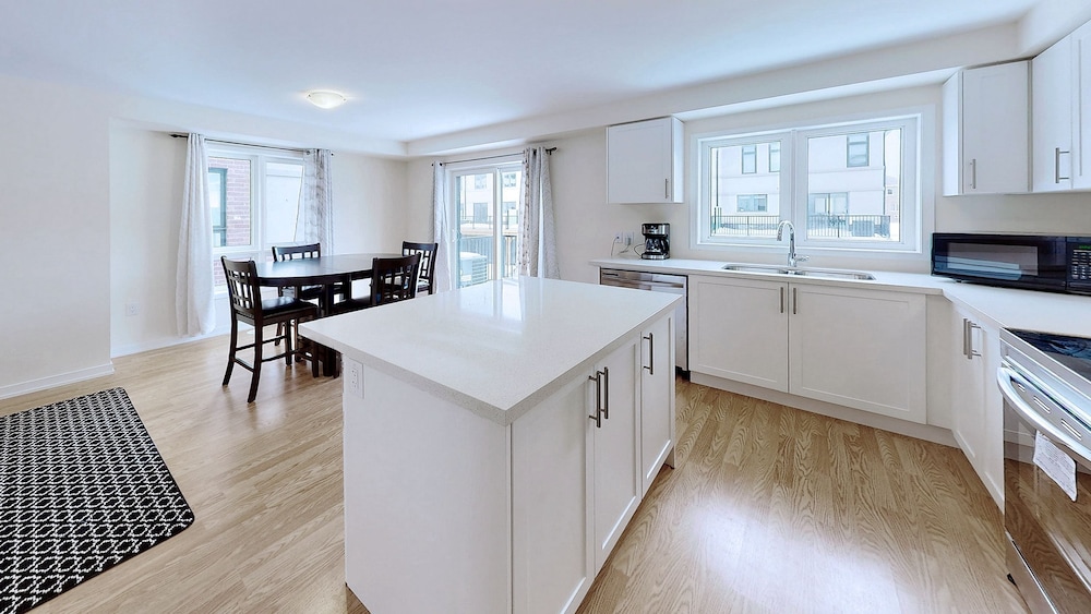 Modern 3-bedroom Oshawa Home