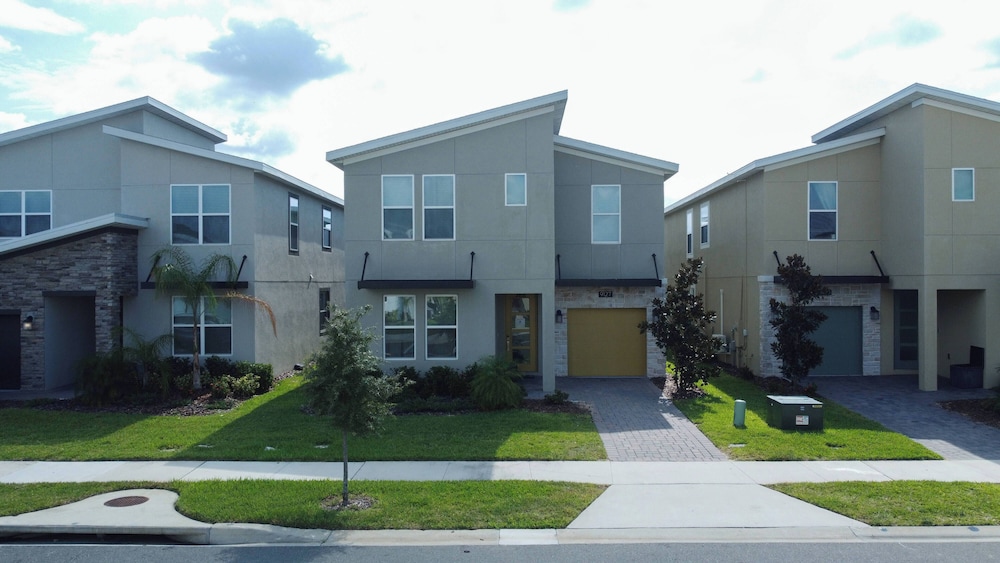 6BR Luxury Pool Home Near Disney Champions