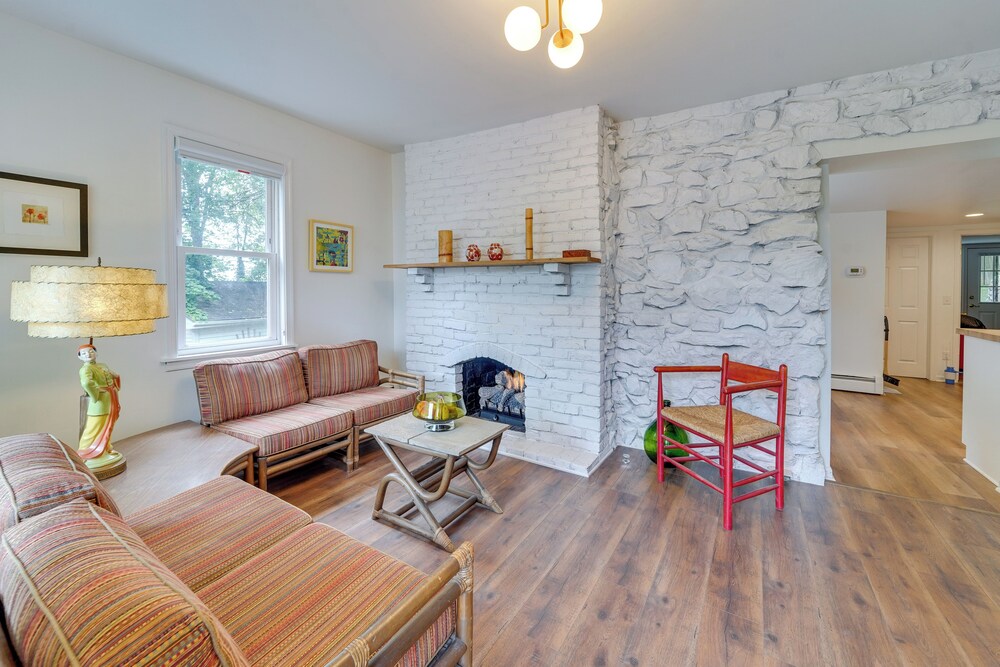 Eclectic Stone Cottage, Walk to Downtown Staunton!, photo 6