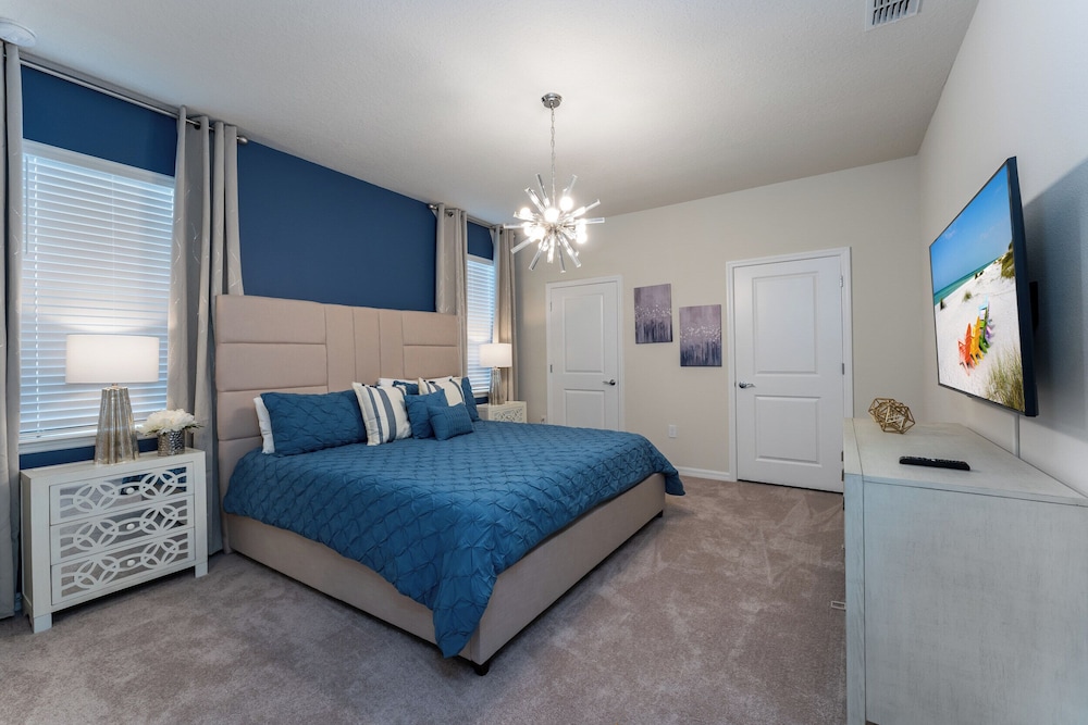 Amazing 8BR Villa by Disney Pool Theater