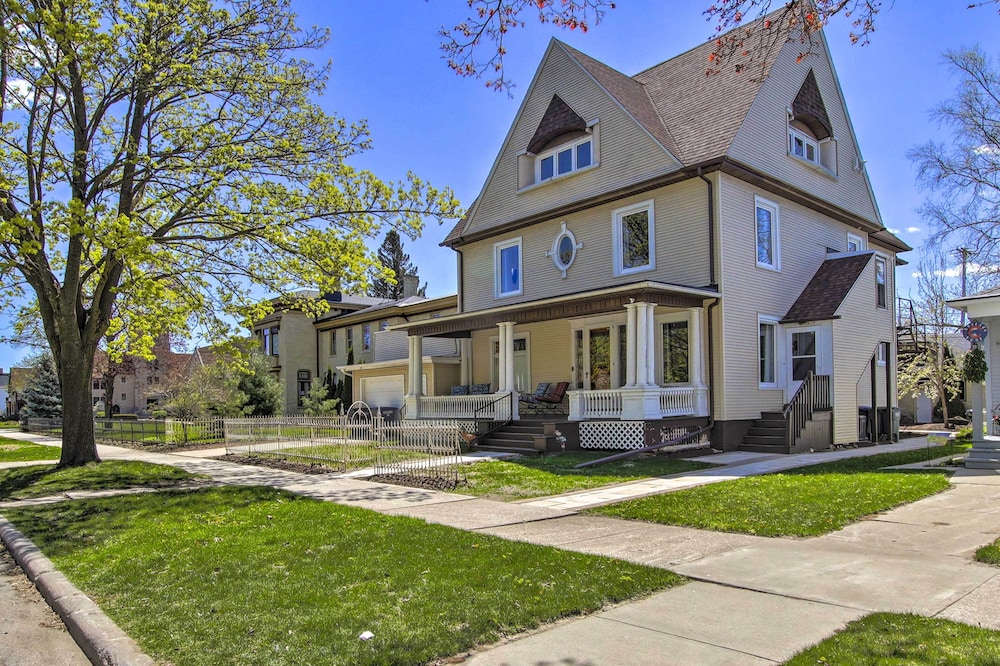 Apt w/ Shared Gas Grill, 2 Blocks to Dtwn! view 5