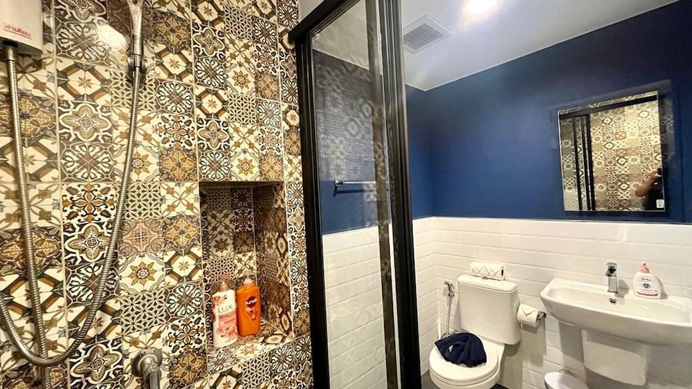 The Base - New Studio Great Location, Shared Pool