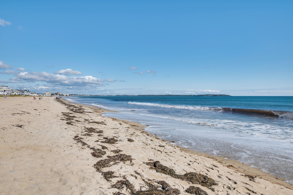 'beachfront 15' Condo on Old Orchard Beach
