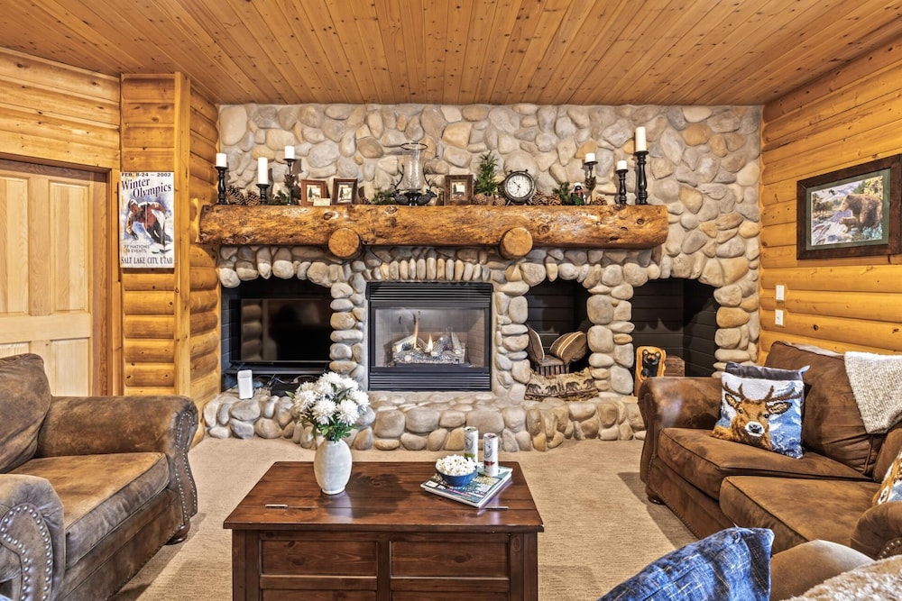 Black Bear Lodge KBM Resorts Walk to Slopes and Restaurants, Hot Tub, Elevator Access 2 Units, 4 Bedrooms BBL Ml-2744