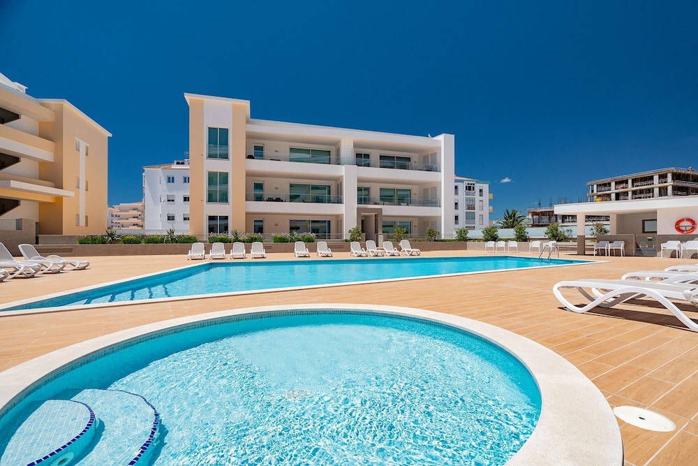 Marvellous Lagos Deluxe Apartment by Ideal Homes view 5