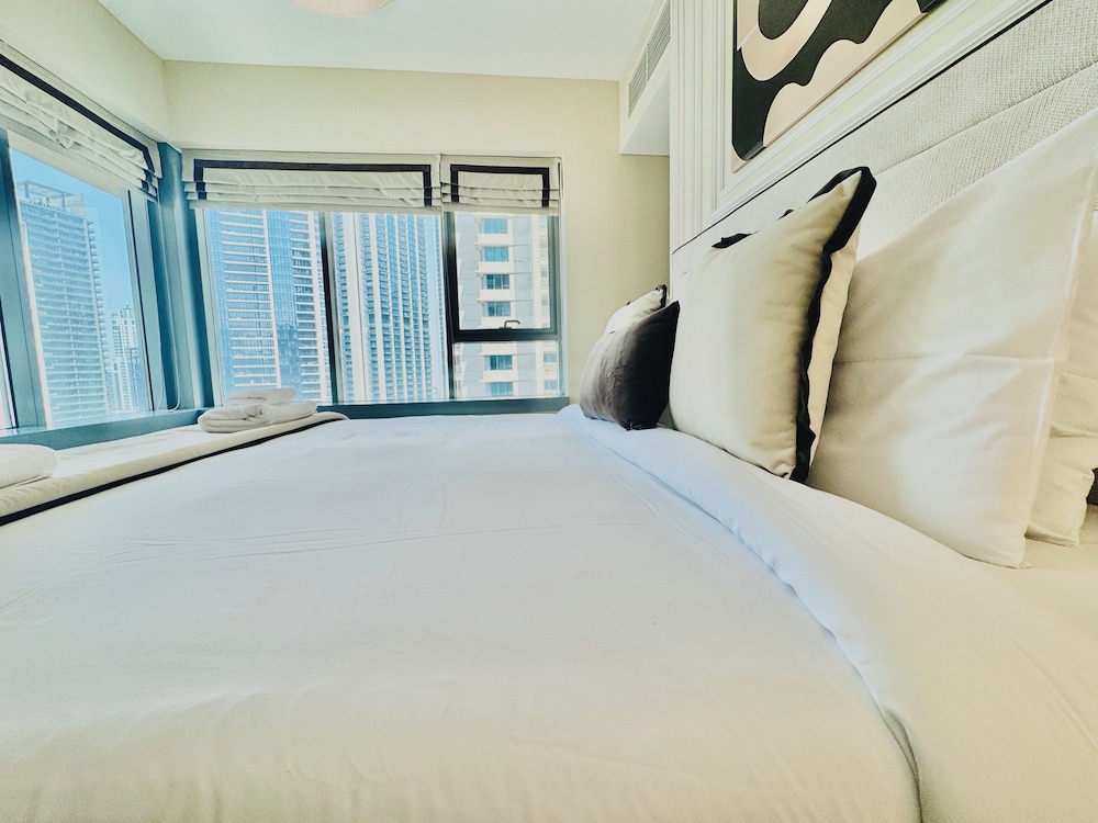Venduras Sleek 1BR Near Burj Khalifa