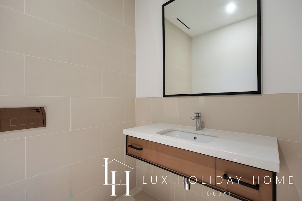 LUX The Vida Marina Residence