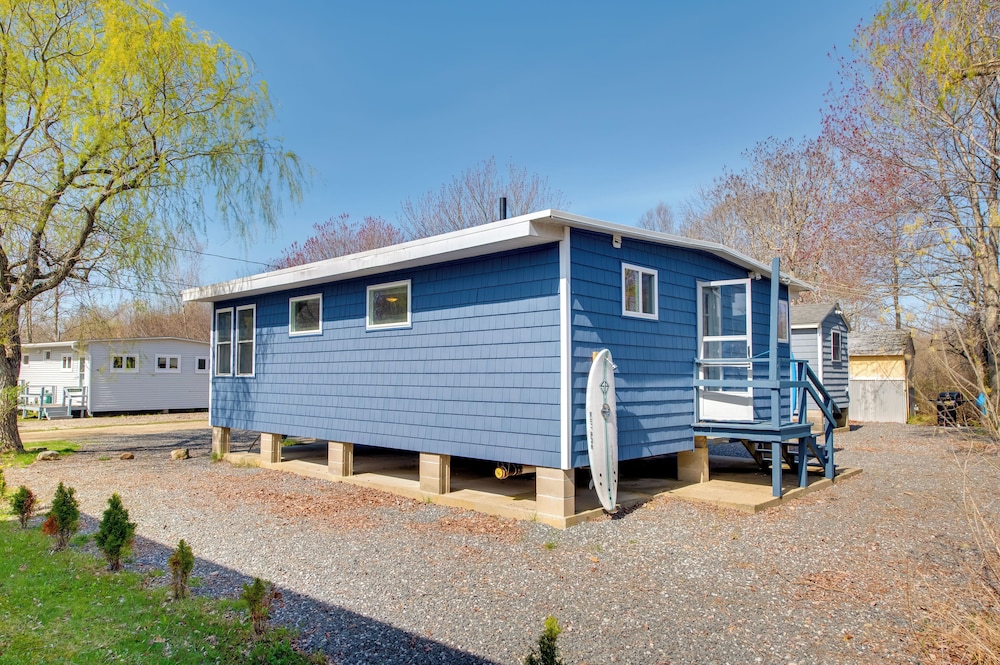 Near Beach & Downtown: York Cottage w/ Yard!