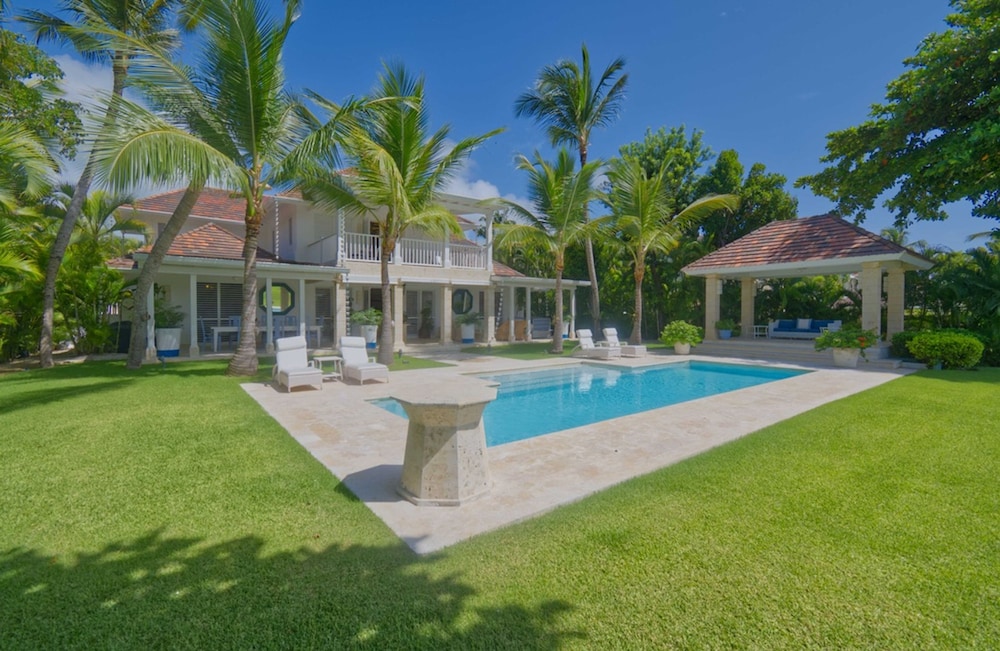 Ocean View Villa Just Minutes From Private Beaches