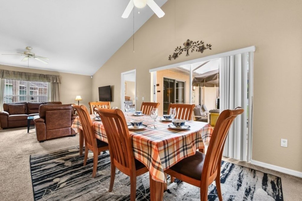 Reserve Retreat - Gated 4br With Pool Near Disney 4 Bedroom Villa