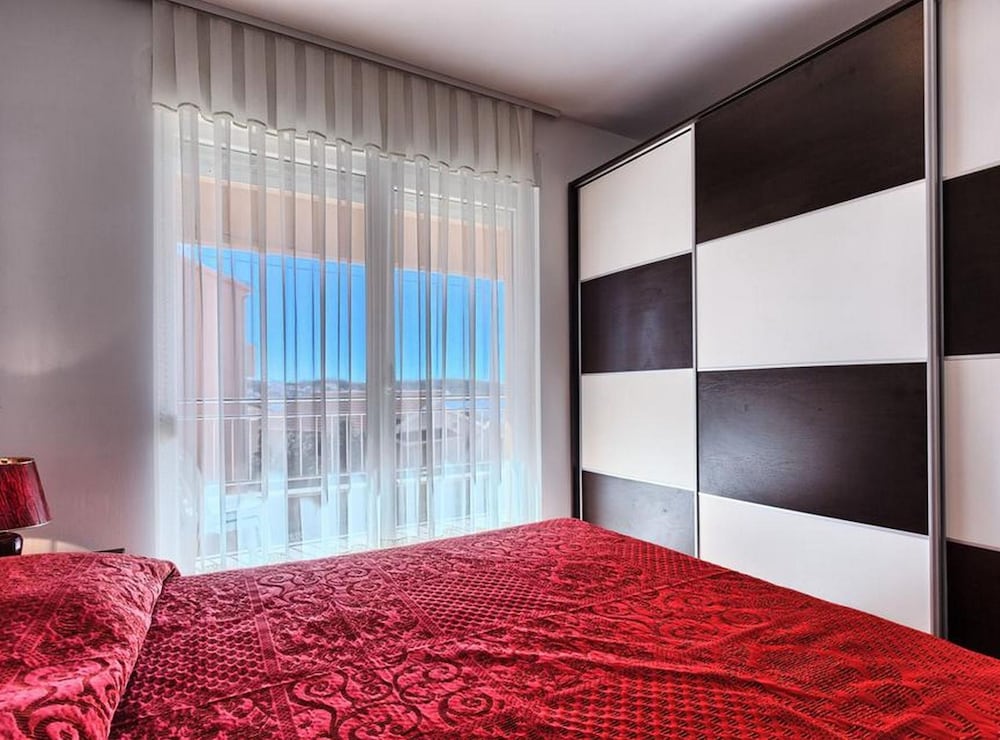 Luxury Apartment Okrug Gornji With Sea View and Pool