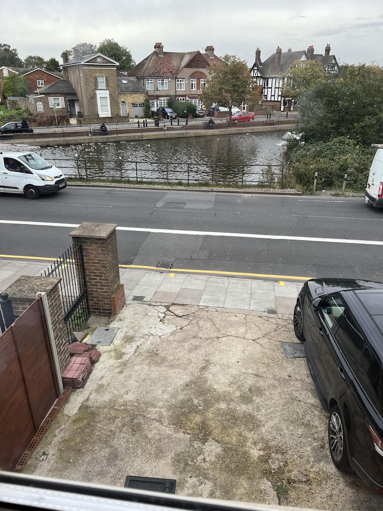South London Single Bedroom in Mitcham view 5