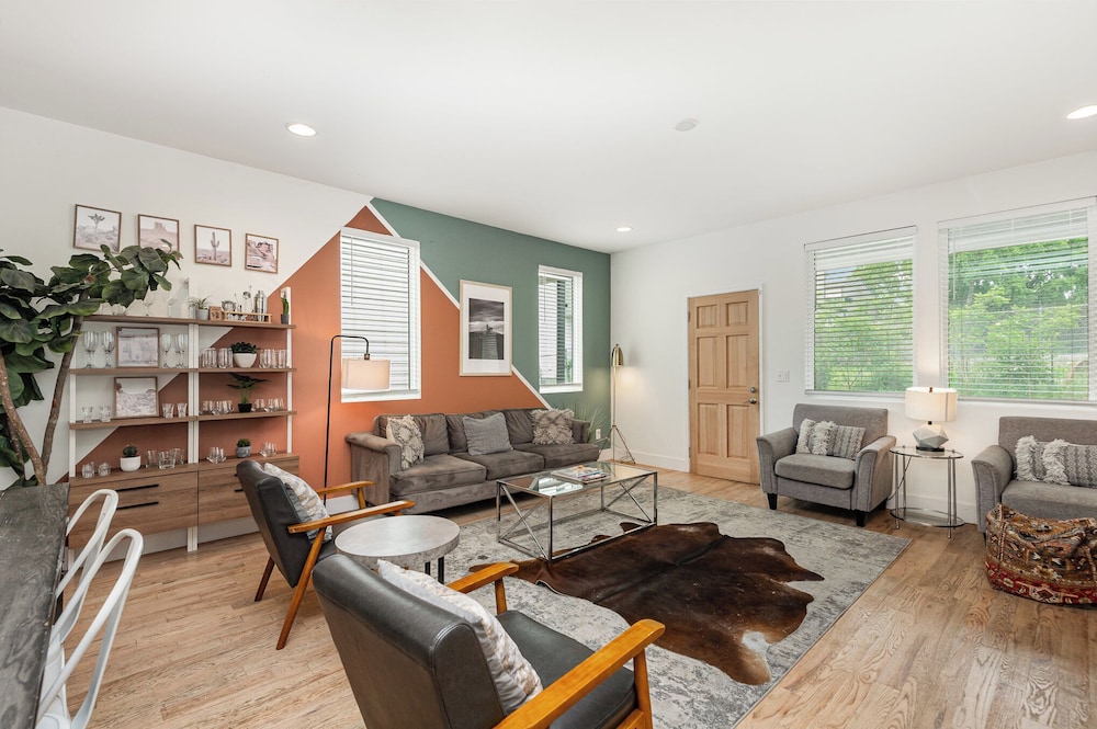 Citrine-private Patio & Balcony-near Germantown
