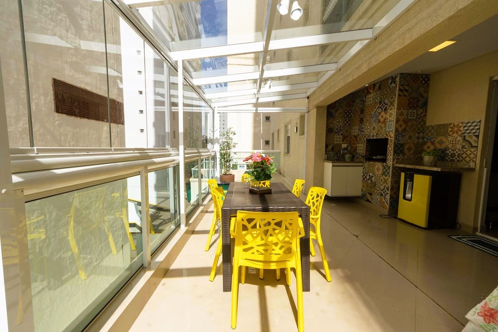 Apto pet Friendly c Churrasqueira a 100m da Praia