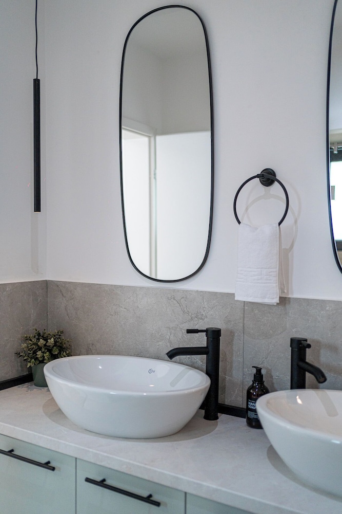 Contemporary 3-Bedroom Lofts - Modern Touches Meet Classic Elegance by Calea Victoriei
