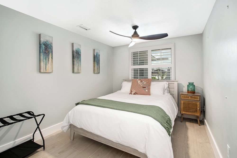 Luxury Pool Retreat near Siesta Key