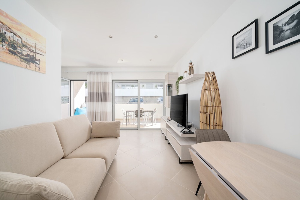 Lagos Modern 2 With Pool by Homing
