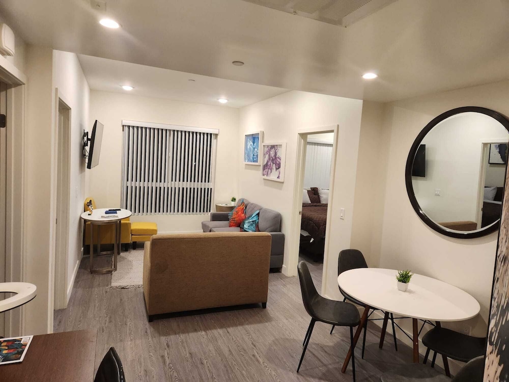 Urban Chic Apart-Hotels in Central LA