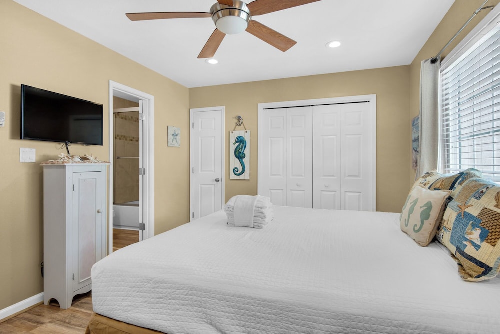 Woodland Shores 37: Steps to Beach, 2 Pools + Free Attraction Tickets!