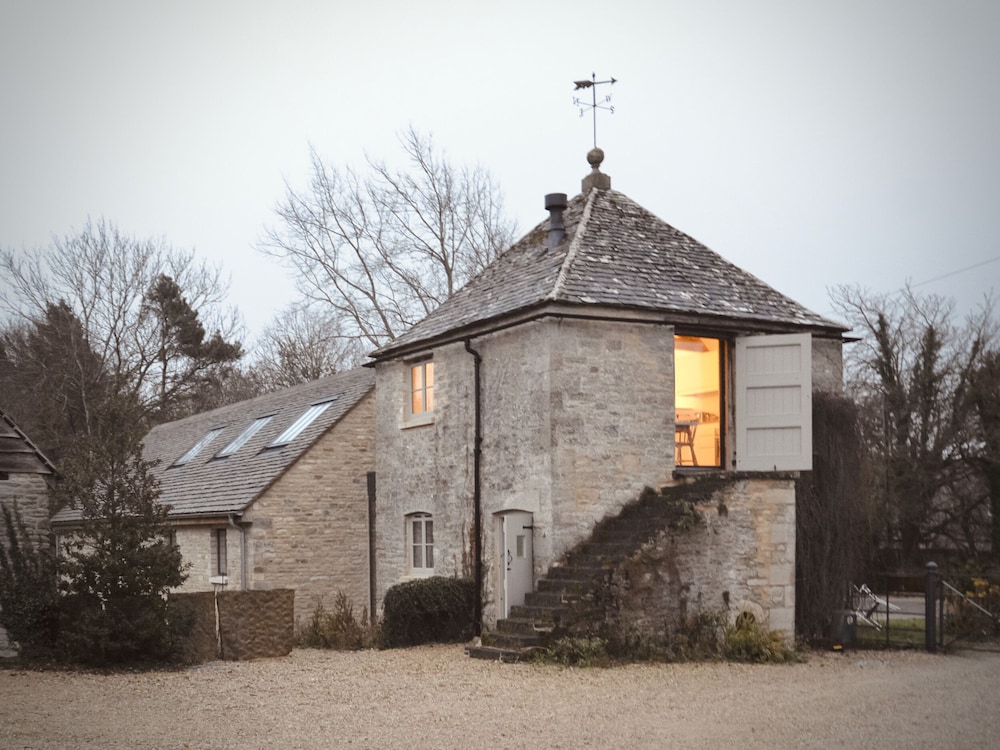 High Cogges Farm Holiday Cottages The Granary
