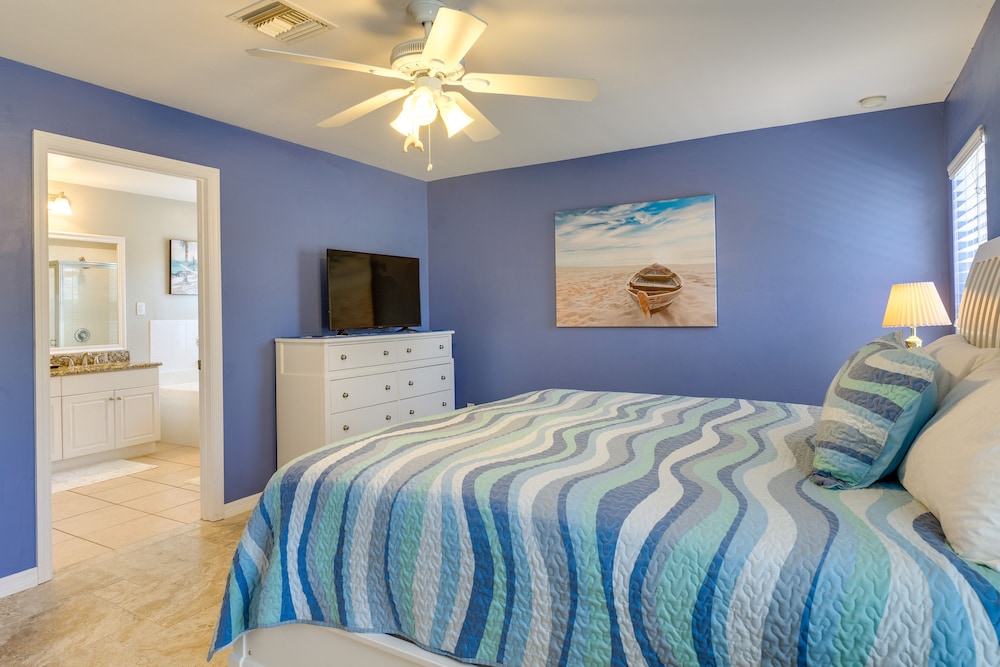 Family-friendly Home  10 Mi to Dtwn Cape Coral - Property Image 8