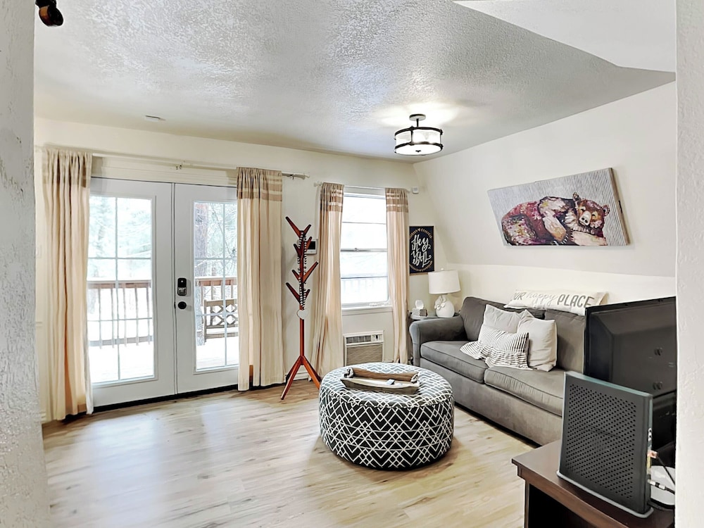 Doc's Den by Ruidoso Vacation Rentals